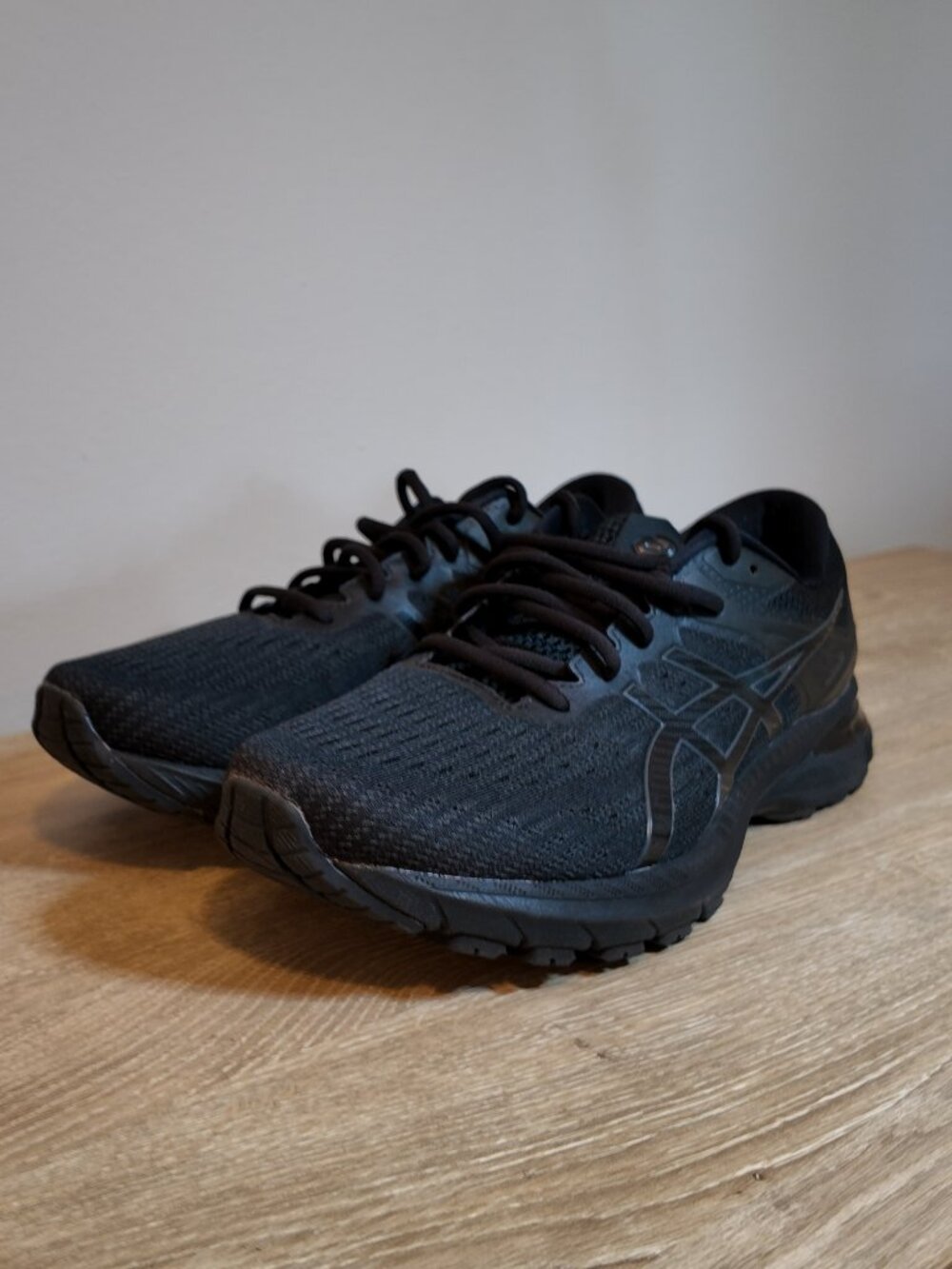 ASICS GT-2000 9 Black Shoe Size 11 - Wide  (style 1011A984) 2E